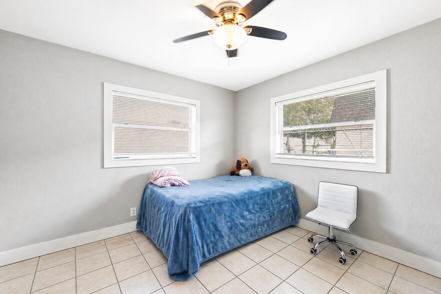 3910 NW 30th Ter, Lauderdale Lakes, FL à vendre - Photo de l’immeuble – Image 3 sur 20