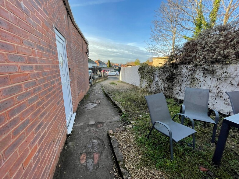 90 Hagley Rd, Stourbridge à louer - Photo de l’immeuble – Image 3 sur 4