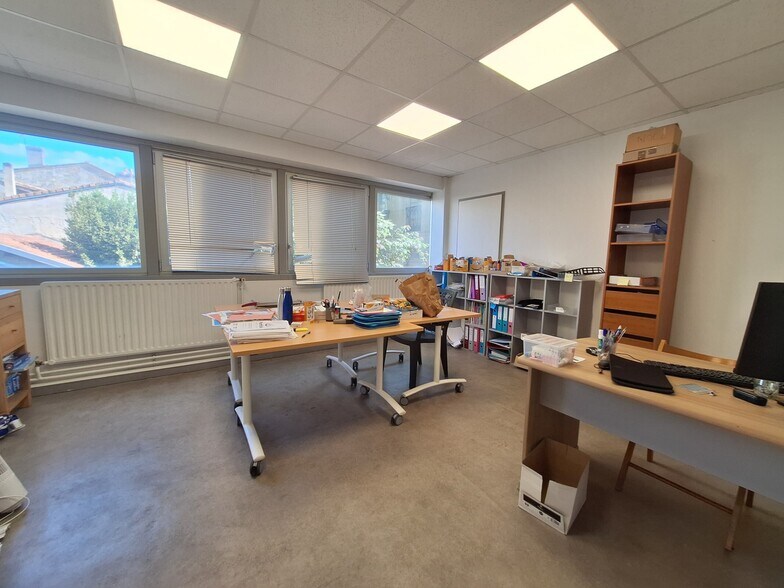 Bureau dans Bordeaux à louer - Photo de l’immeuble – Image 3 sur 9