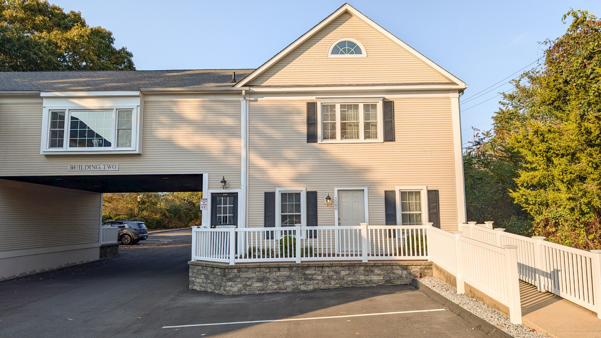 123 Elm St, Old Saybrook, CT à louer Photo de l’immeuble– Image 1 sur 48