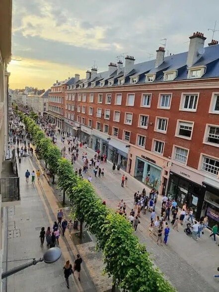 Local commercial dans Amiens à louer - Photo de l’immeuble – Image 1 sur 1