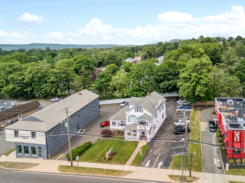 710 E Main St, Meriden, CT à vendre - Photo de l’immeuble – Image 2 sur 22