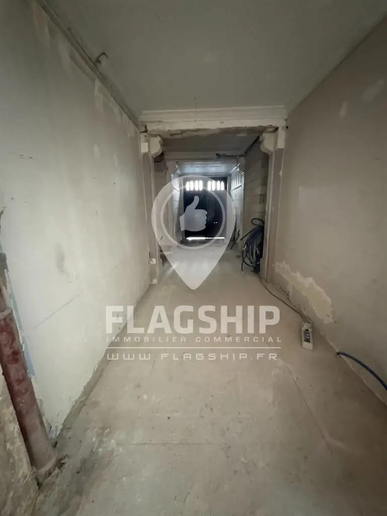 Local commercial dans Paris à vendre Photo intérieure– Image 1 sur 10