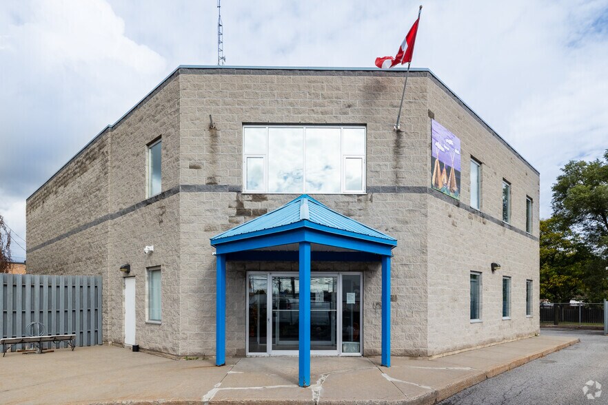 867 St. Laurent Blvd, Ottawa, ON à vendre - Photo de l’immeuble – Image 2 sur 4