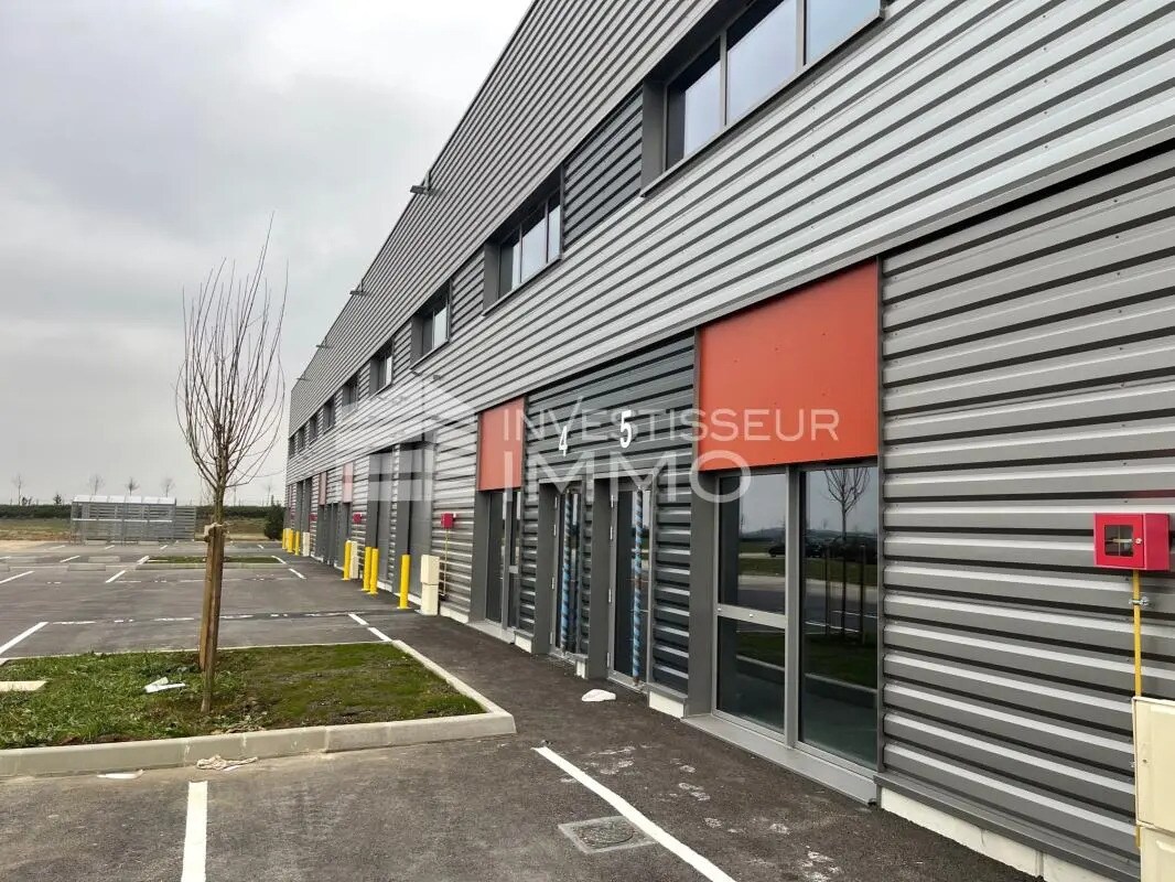 Local d’activités dans Le Thillay à louer Photo de l’immeuble– Image 1 sur 4