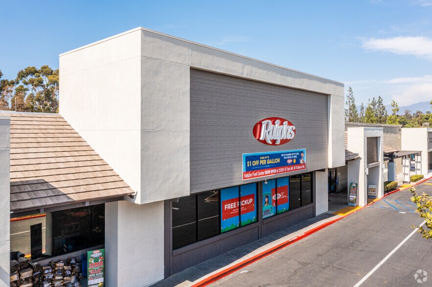 21751-21771 Lake Forest Dr, Lake Forest, CA à louer - Photo de l’immeuble – Image 1 sur 18
