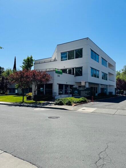 55 1st St, Lakeport, CA à louer - Photo de l’immeuble – Image 2 sur 17