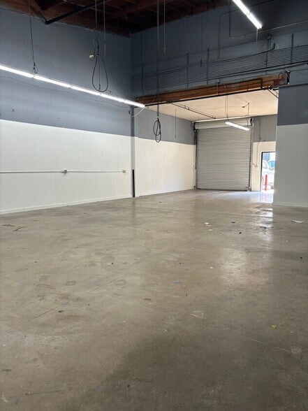 150 W Slauson Ave, Los Angeles, CA à louer - Photo de l’immeuble – Image 3 sur 6