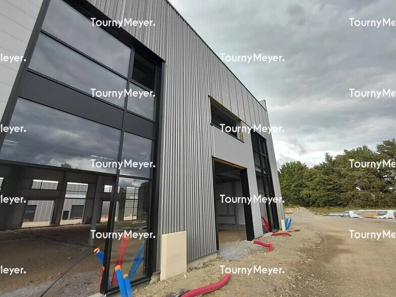 Local d'activités dans Thouaré-sur-Loire à vendre - Photo de l’immeuble – Image 2 sur 9