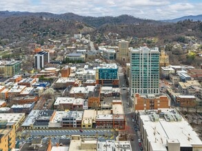 48 College St, Asheville, NC à louer Photo intérieure– Image 2 sur 22