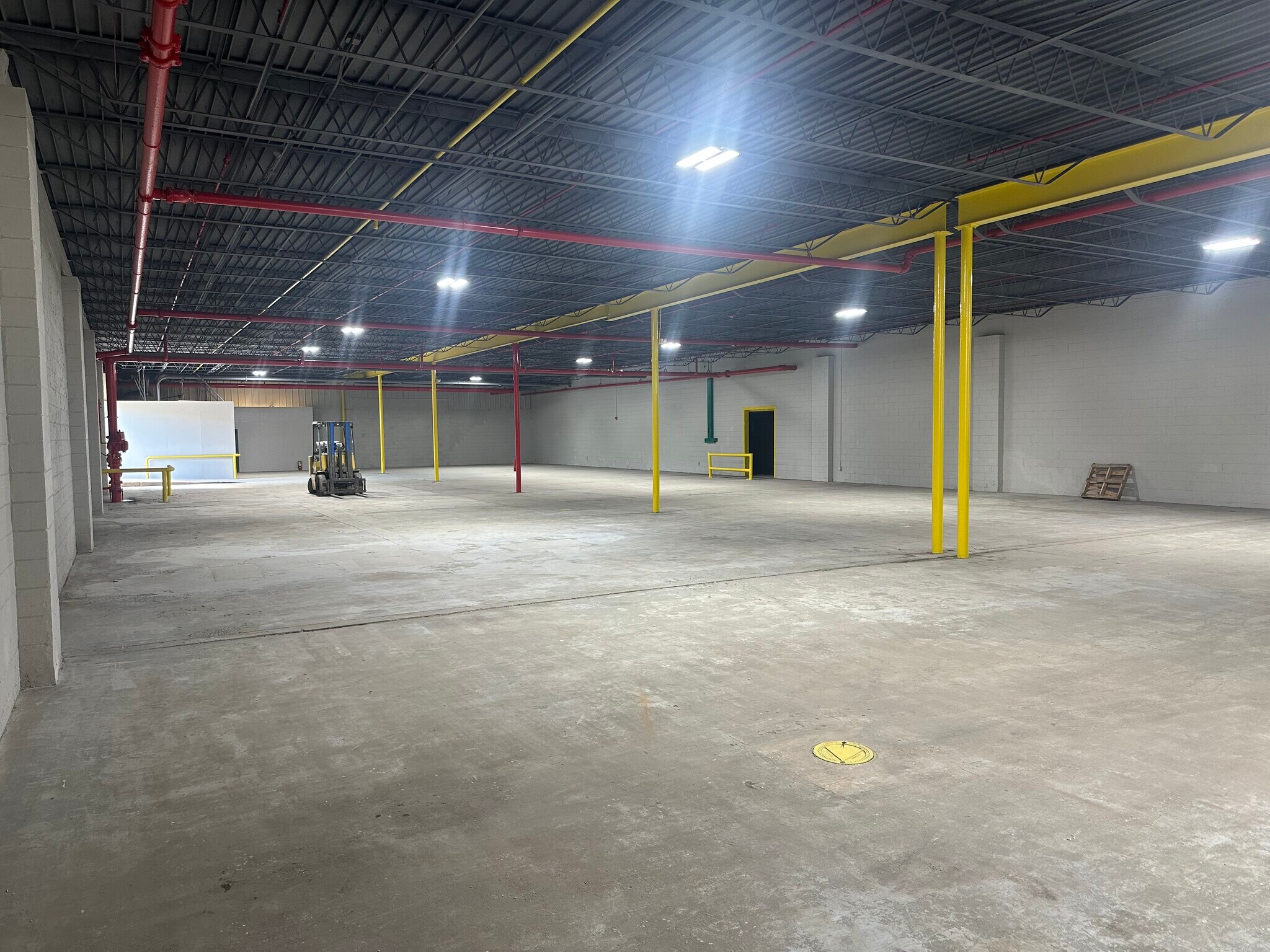 63 Industrial Dr, Cartersville, GA à louer Photo principale– Image 1 sur 5