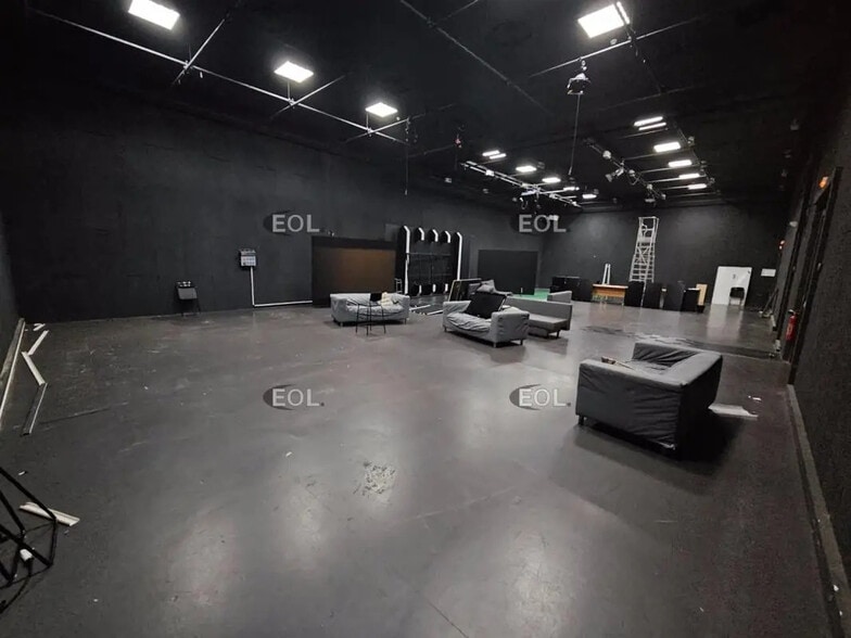 Local d’activités dans Ivry-sur-Seine à louer - Photo de l’immeuble – Image 2 sur 9