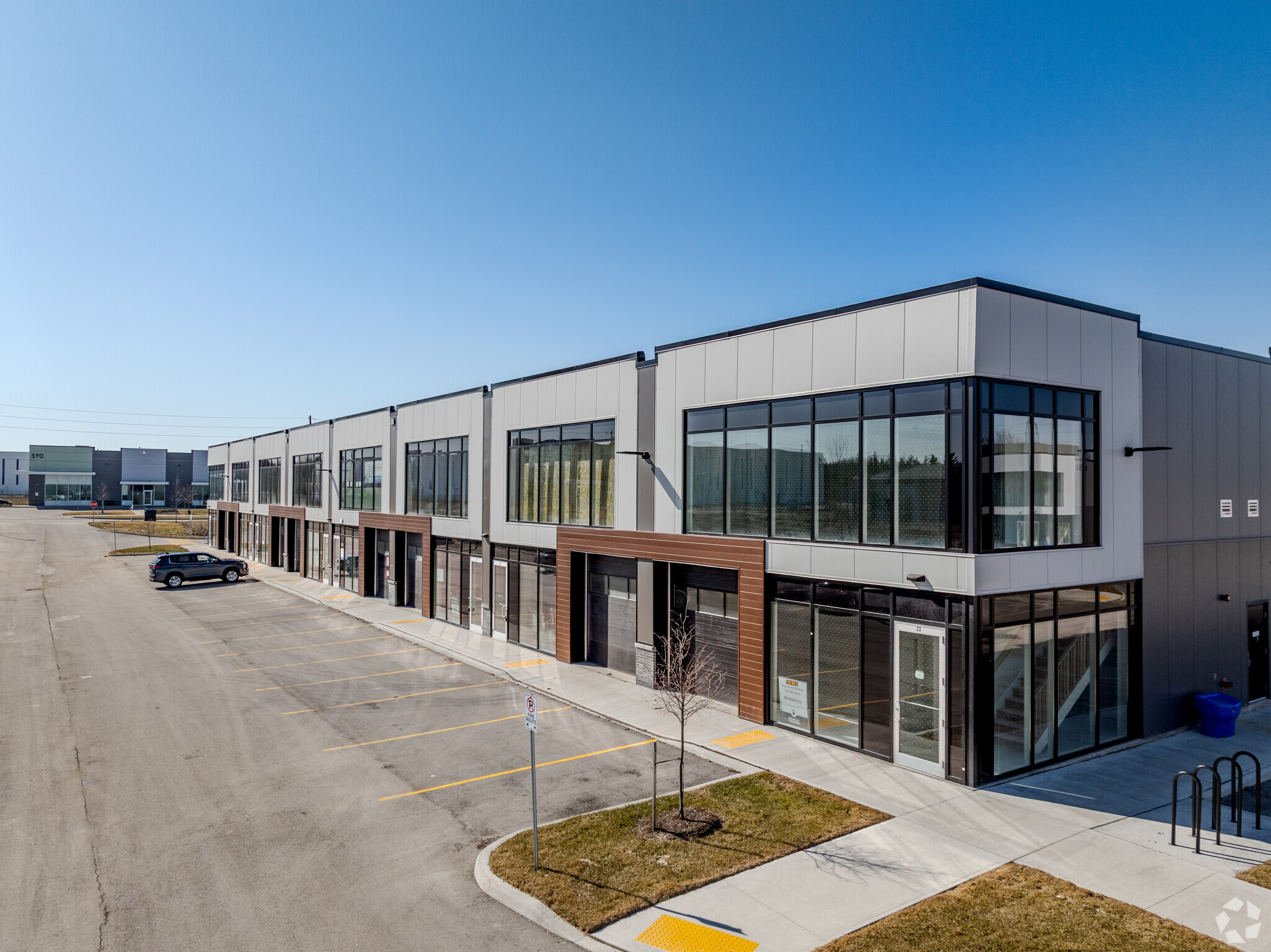 585 Hanlon Creek Blvd, Guelph, ON à louer Photo de l’immeuble– Image 1 sur 20