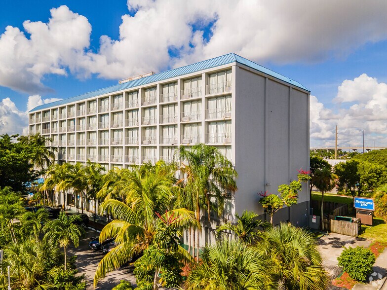 148 NW 167th St, Miami, FL à vendre - Photo de l’immeuble – Image 1 sur 7
