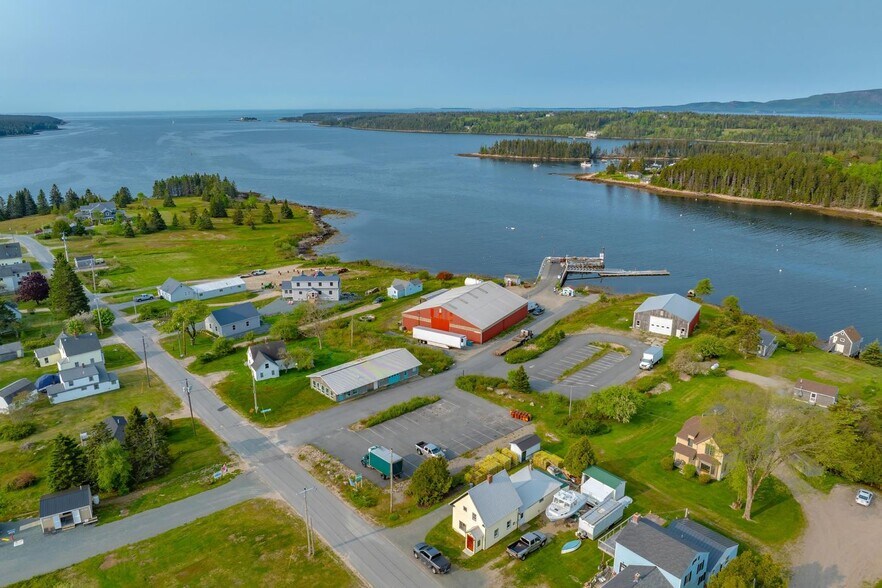 88 Sargent St, Winter Harbor, ME à vendre - Photo de l’immeuble – Image 1 sur 16