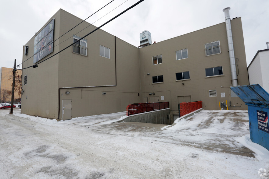 10217 106th St NW, Edmonton, AB à louer - Photo de l’immeuble – Image 3 sur 6