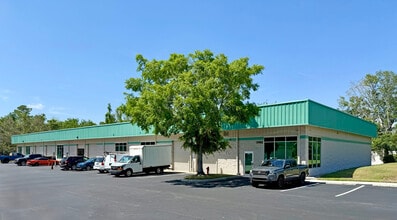 2462 W State Road 426, Oviedo, FL à louer Photo de l’immeuble– Image 1 sur 5