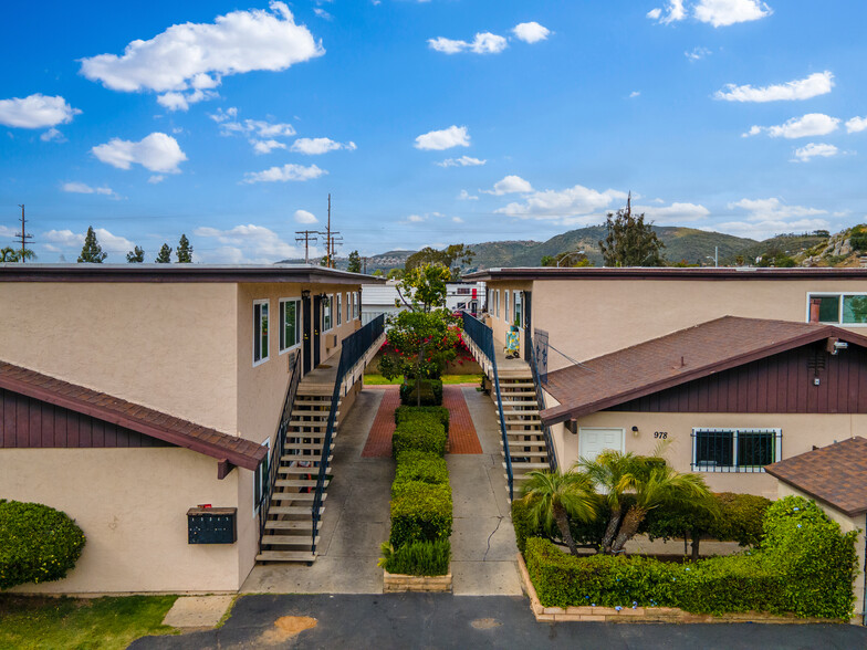 978 Peach Ave, El Cajon, CA à vendre - Photo de l’immeuble – Image 2 sur 14