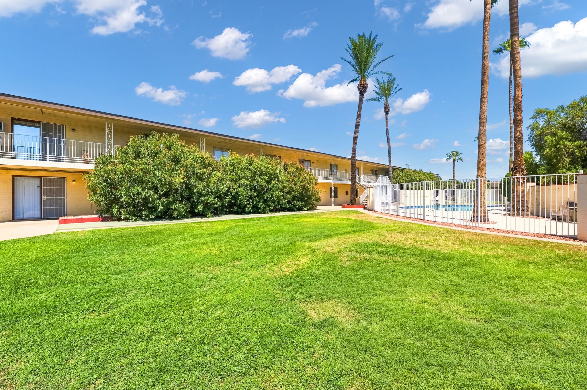 1123 E Sierra Vista Dr, Phoenix, AZ à vendre Photo de l’immeuble– Image 1 sur 46