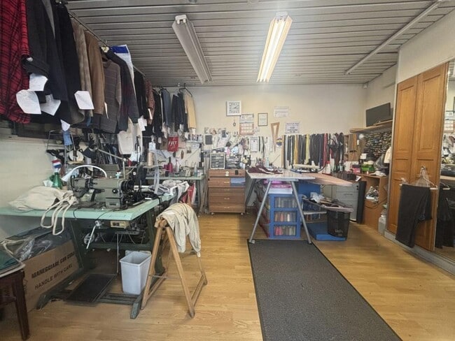 Plus de détails pour Local commercial à vendre