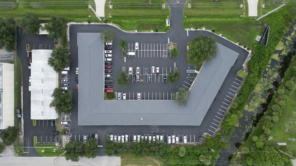 20020 Veterans Blvd, Port Charlotte, FL à louer - Photo de l’immeuble – Image 3 sur 3