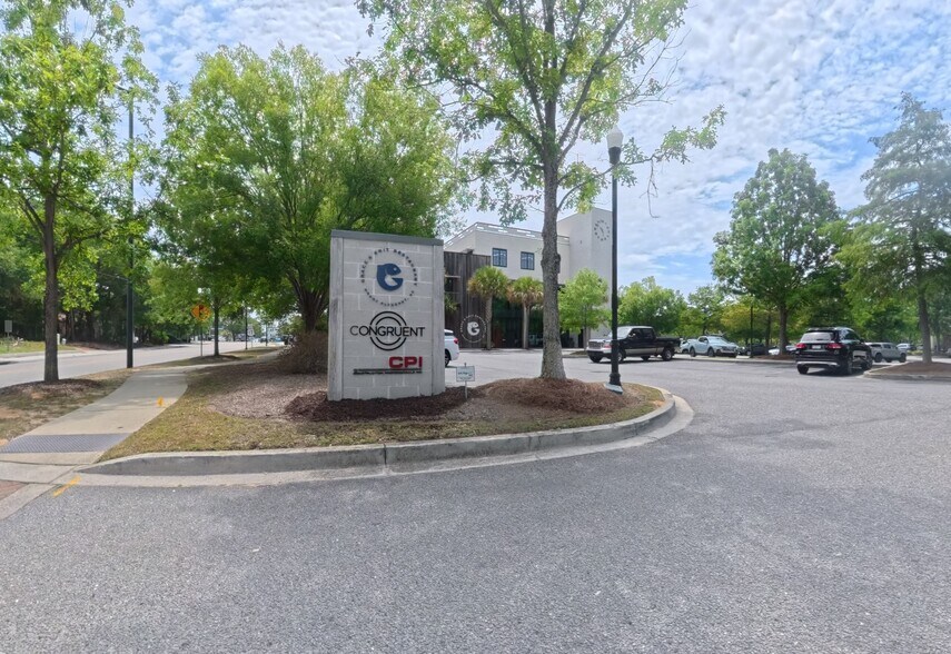 320 Wingo Way, Mount Pleasant, SC à louer - Photo de l’immeuble – Image 2 sur 33