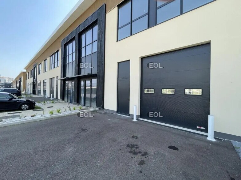 Local d’activités dans Nanterre à louer - Photo de l’immeuble – Image 2 sur 10