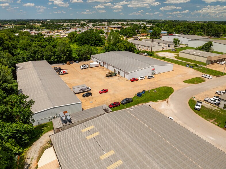 1086 Athens Ave, Bethel Heights, AR à louer - Photo de l’immeuble – Image 3 sur 6