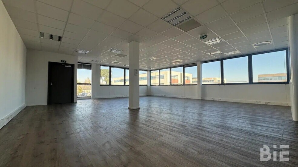 Bureau dans Pessac à louer - Photo de l’immeuble – Image 2 sur 8