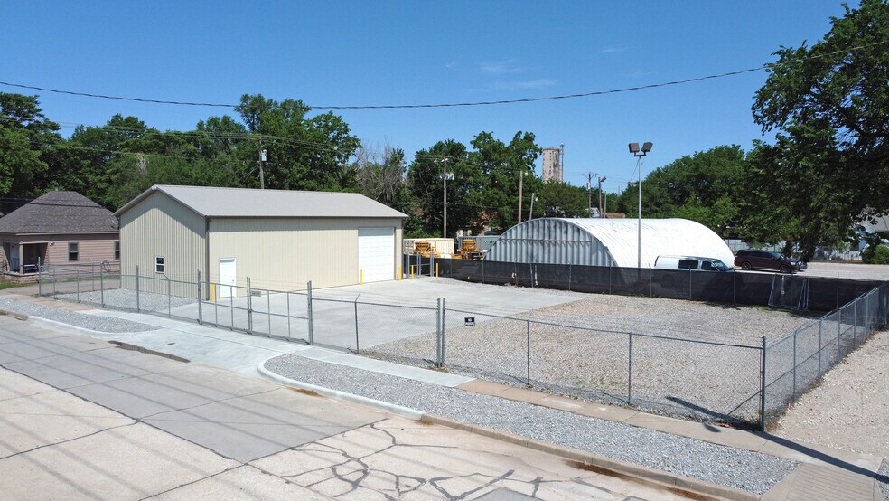 608 E. 15th St. N., Wichita, KS à vendre - Photo de l’immeuble – Image 2 sur 3