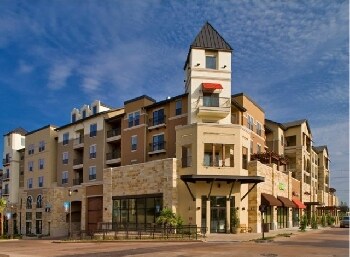 300 E Basse Rd, San Antonio, TX à louer - Photo de l’immeuble – Image 2 sur 30