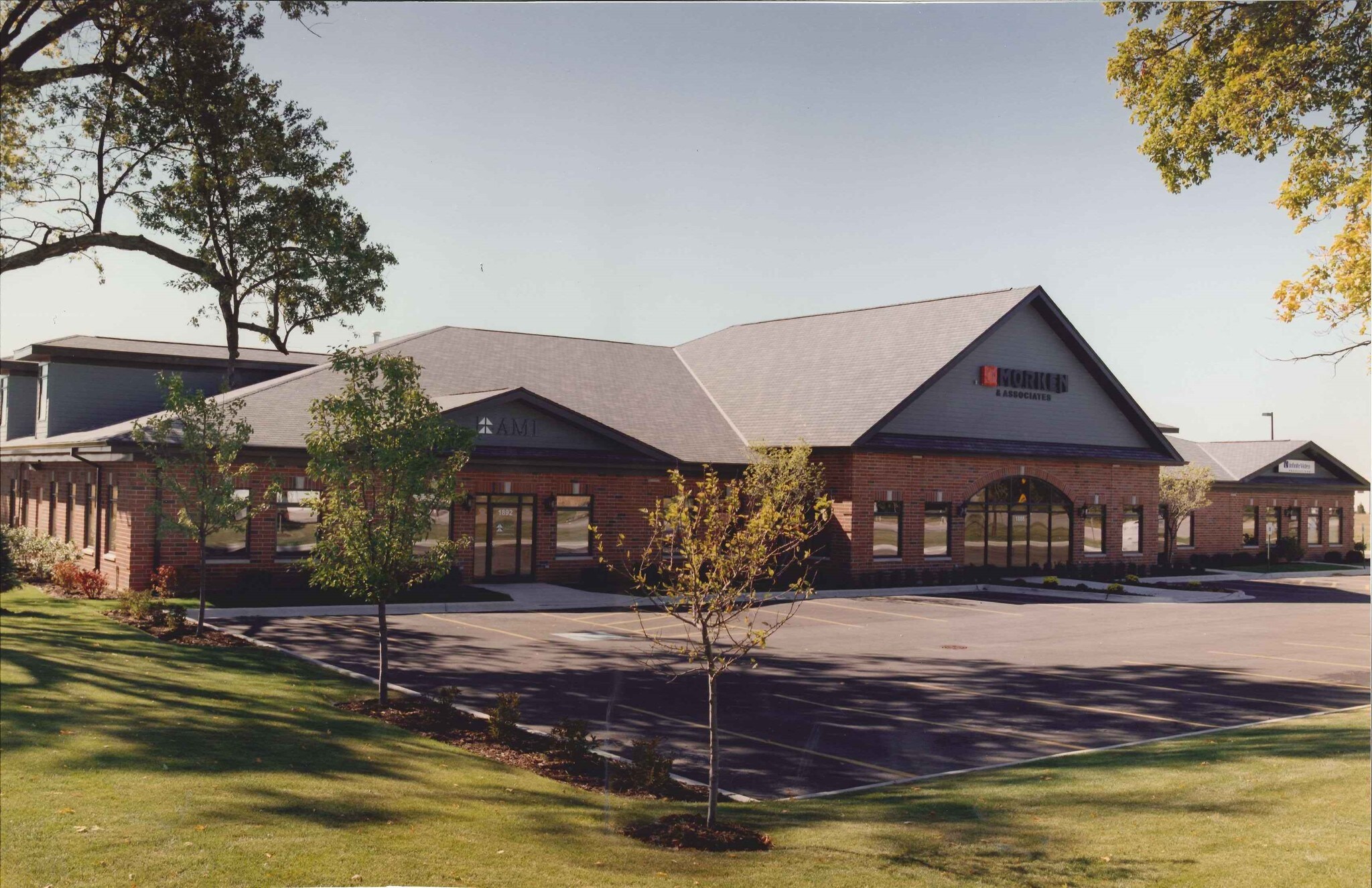 1880-1888 E Fabyan Pky, Batavia, IL à louer Photo principale– Image 1 sur 27