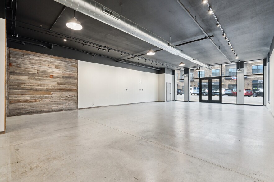 120 W Main St, Solon, IA à vendre - Photo de l’immeuble – Image 3 sur 6
