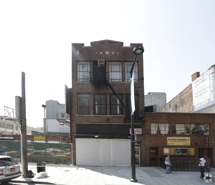 27-26 Jackson Ave, Long Island City, NY à louer - Photo de l’immeuble – Image 2 sur 3