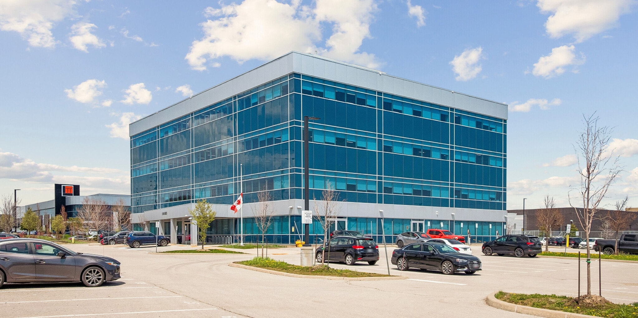 5 Via Renzo Dr, Richmond Hill, ON à louer Photo de l’immeuble– Image 1 sur 11