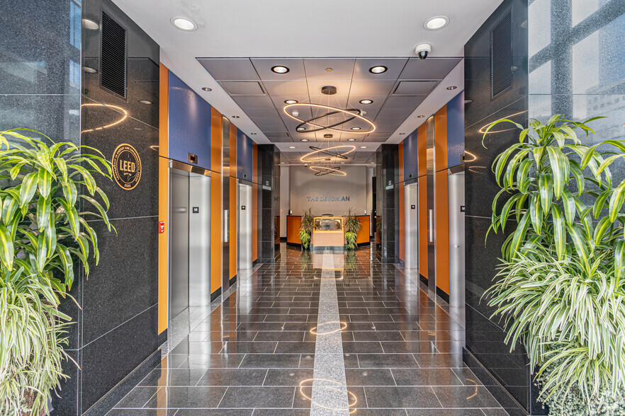 11150 Jasper Av NW, Edmonton, AB à louer - Hall d’entrée – Image 2 sur 20