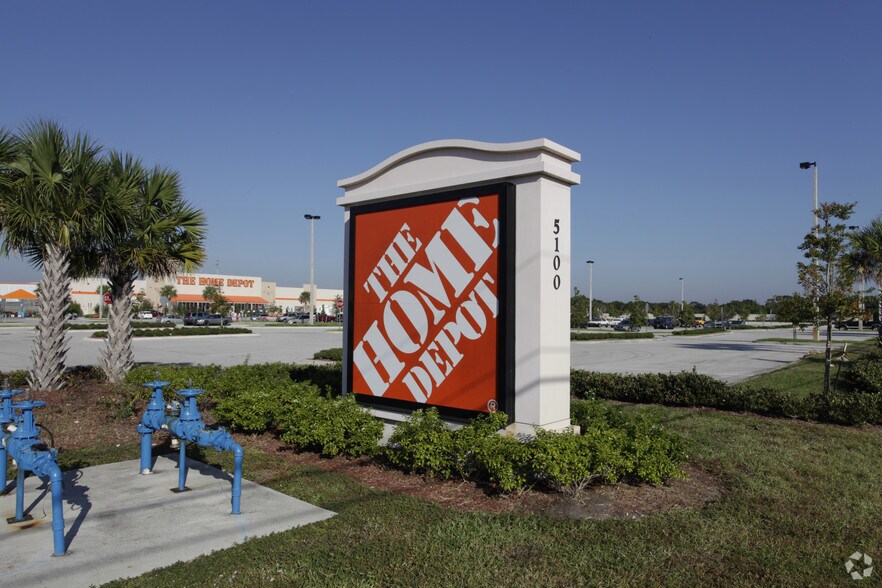 5100 N Wickham Rd, Melbourne, FL à louer - Photo de l’immeuble – Image 2 sur 8