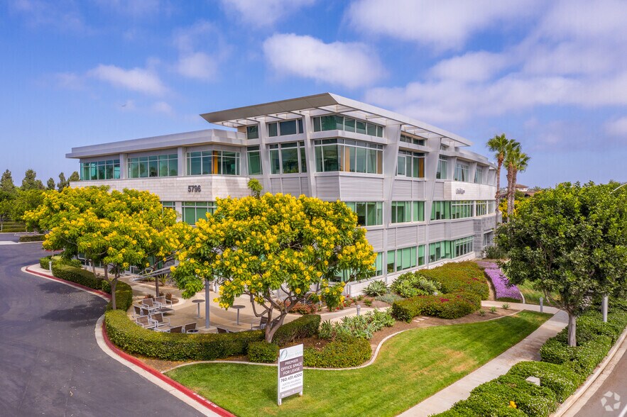 5796 Armada Dr, Carlsbad, CA à louer - Photo de l’immeuble – Image 1 sur 12