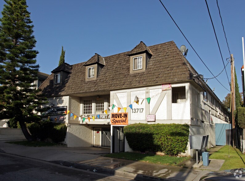 13717 Chadron Ave, Hawthorne, CA à vendre - Photo principale – Image 1 sur 51