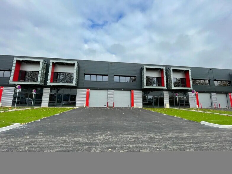 Local d’activités dans Bondoufle à louer - Photo de l’immeuble – Image 2 sur 3