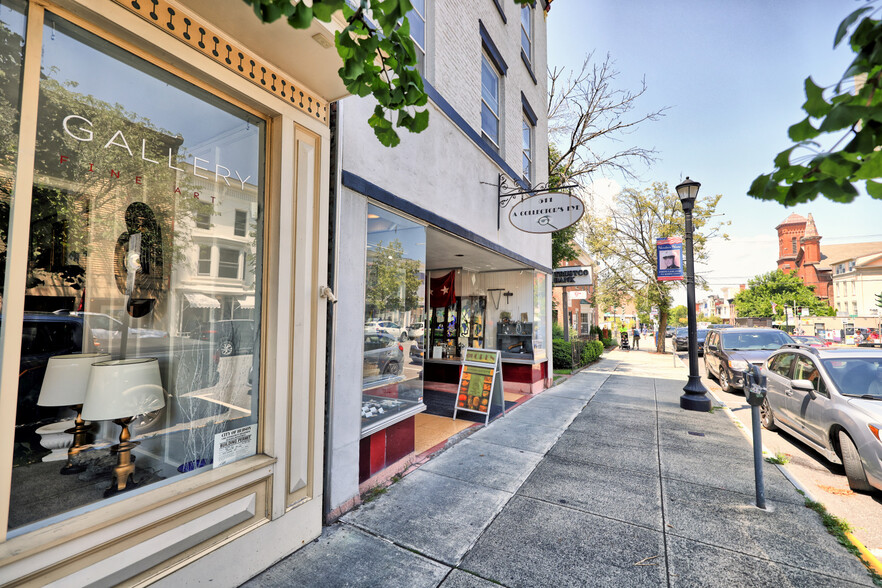 511 Warren St, Hudson, NY à vendre - Photo de l’immeuble – Image 3 sur 90