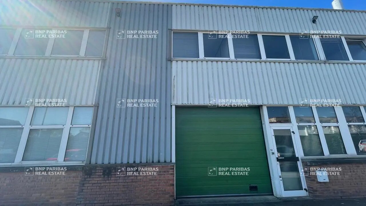 Local d'activités dans Les Essarts-le-Roi à vendre Photo principale– Image 1 sur 1