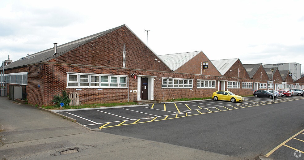 Tewin Rd, Welwyn Garden City à louer - Photo principale – Image 1 sur 6