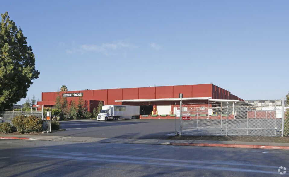 1885 Las Plumas Ave, San Jose, CA à louer - Photo de l’immeuble – Image 2 sur 3