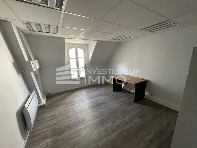 Bureau dans Fontainebleau à louer - Photo de l’immeuble – Image 1 sur 10