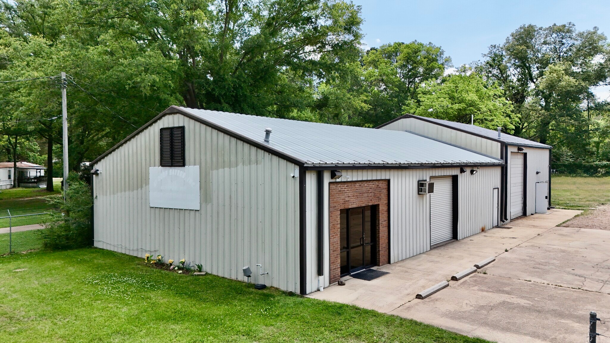 8071 N McRaven Rd, Clinton, MS à vendre Photo de l’immeuble– Image 1 sur 17