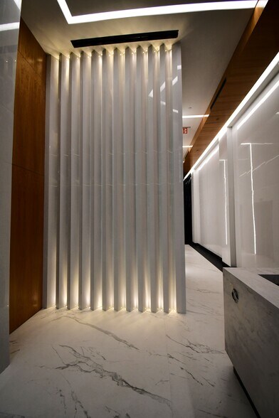 352 Seventh Ave, New York, NY à louer - Hall d’entrée – Image 3 sur 11