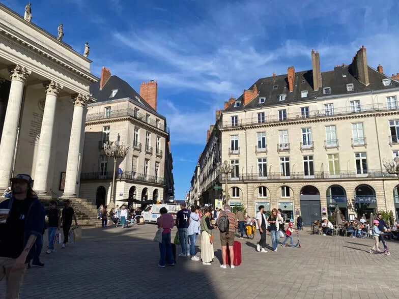Local commercial dans Nantes à louer - Photo de l’immeuble – Image 2 sur 8