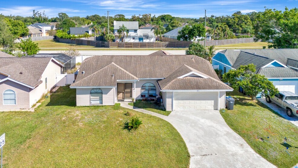6048 Florida Cir S, Apollo Beach, FL à vendre - Photo de l’immeuble – Image 2 sur 10