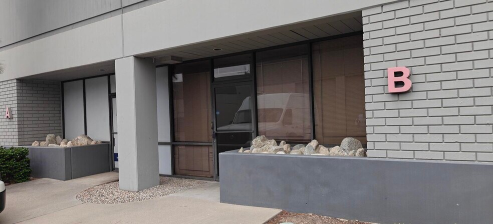 11731 Telegraph Rd, Santa Fe Springs, CA à louer - Photo de l’immeuble – Image 2 sur 10
